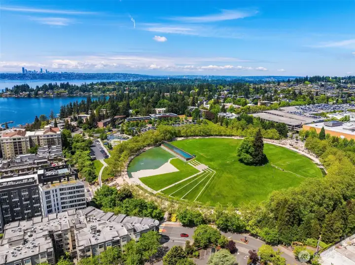 Close to Bellevue's world-class dining & shopping, too.