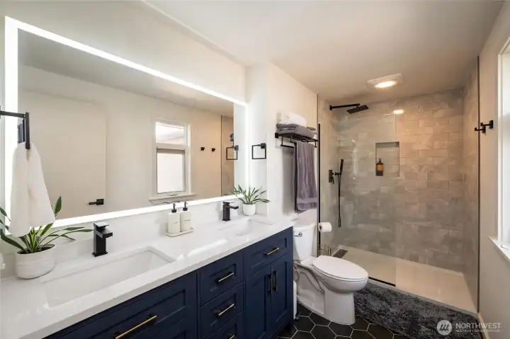 Beautifully Designed Primary Ensuite Bathroom Beautifully Designed Primary Ensuite Bathroom