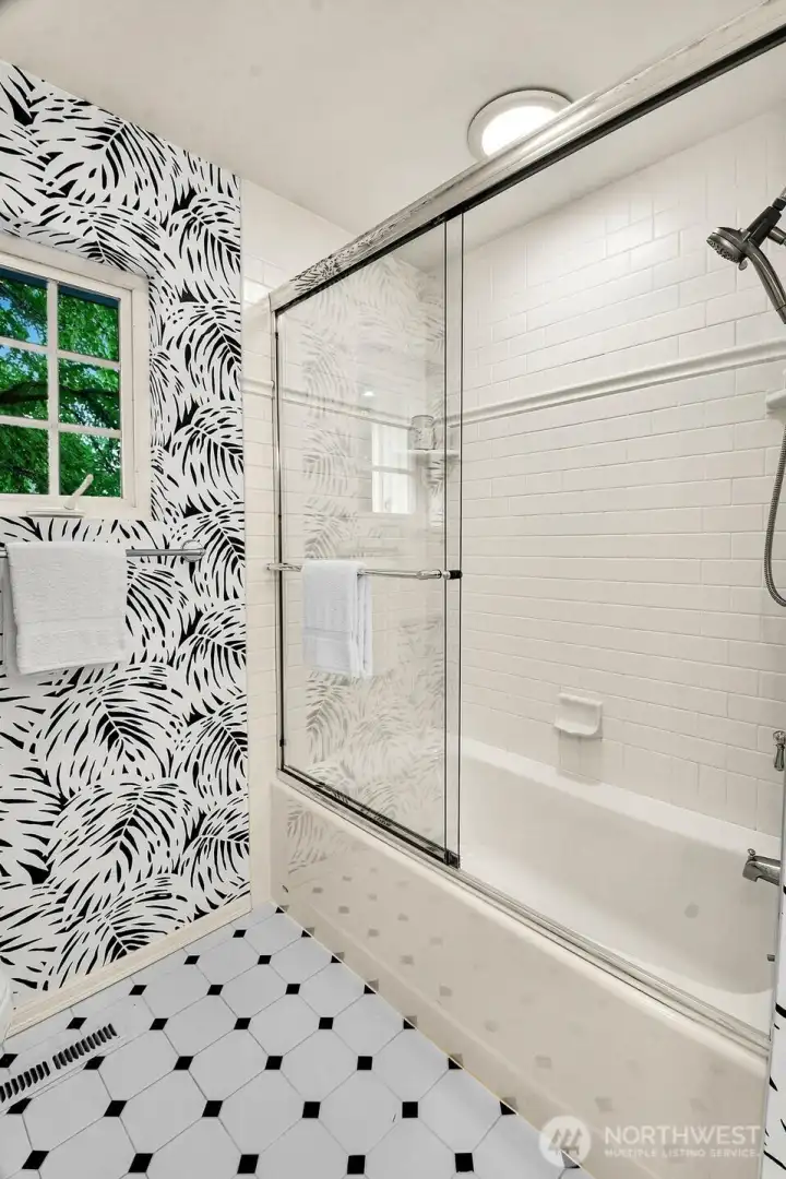 The hall bath tub area.