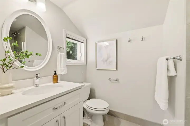 Guest ensuite Bathroom Guest ensuite Bathroom