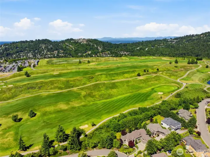 The renowned Newcastle Golf Club (open to the public) The renowned Newcastle Golf Club (open to the public)