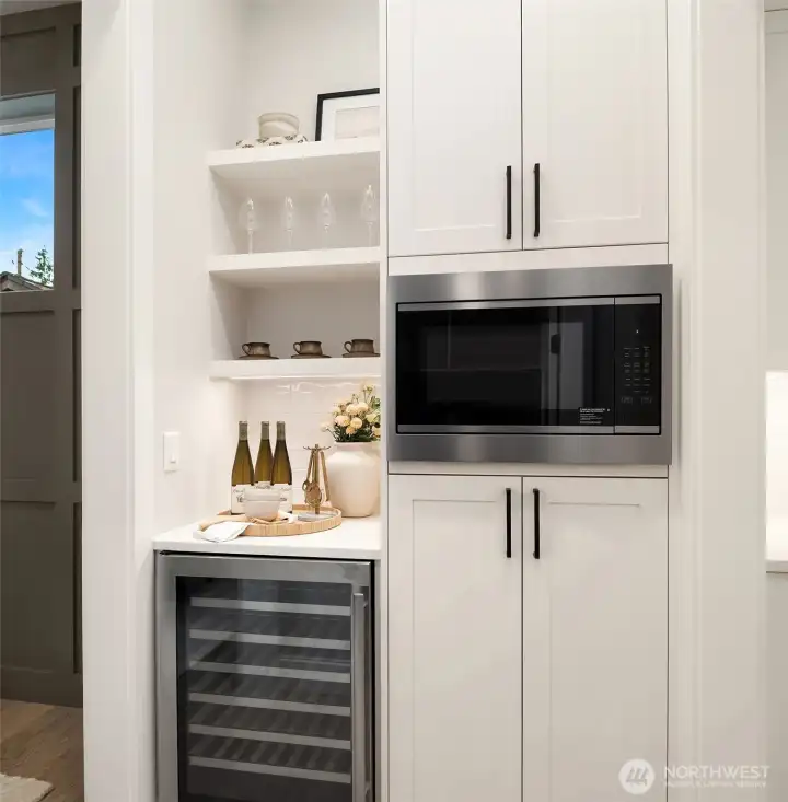 Butler's pantry adjacent to full walk-in pantry. Butler's pantry adjacent to full walk-in pantry.