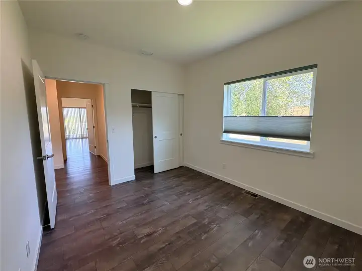 Guest Bedroom 2 - Closet