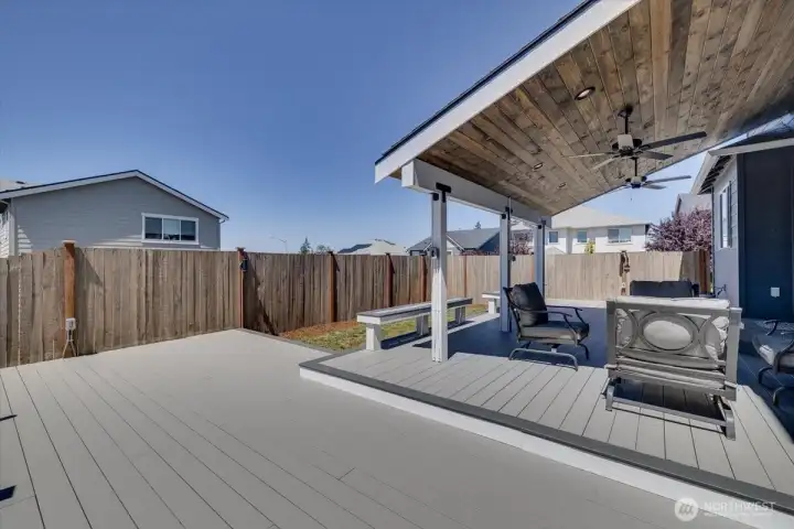 Functional deck to entertain on in the backyard! Central Air Conditioning!!