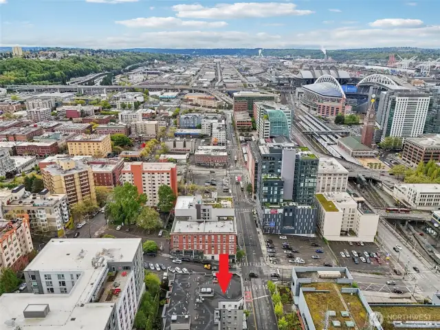 Be in the heart of the city, close to Lumen Field & T-Mobile Park for games and concerts!