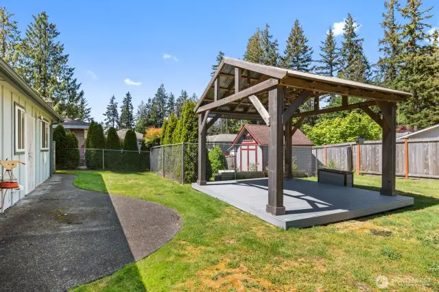 Beautiful gazebo with Trex Decking