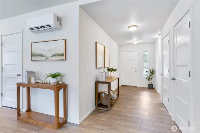 Photographs are for illustrative purposes only. Features, finishes, interior/exterior colors, landscaping and floorplan shown may vary from actual homes built.