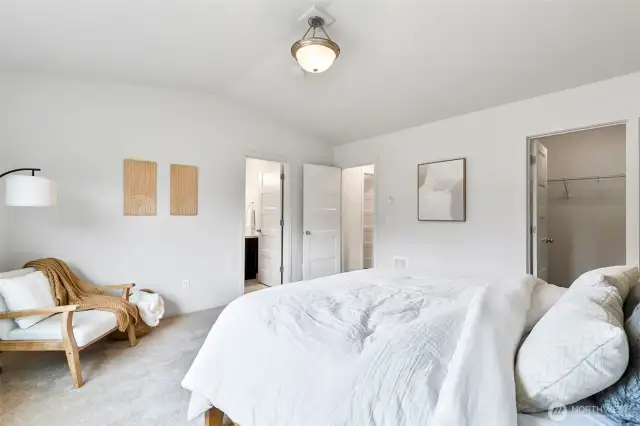 Photographs are for illustrative purposes only. Features, finishes, interior/exterior colors, landscaping and floorplan shown may vary from actual homes built.