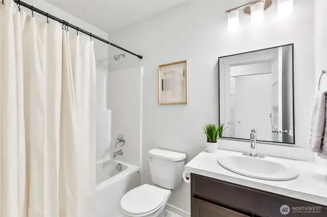 Photographs are for illustrative purposes only. Features, finishes, interior/exterior colors, landscaping and floorplan shown may vary from actual homes built.