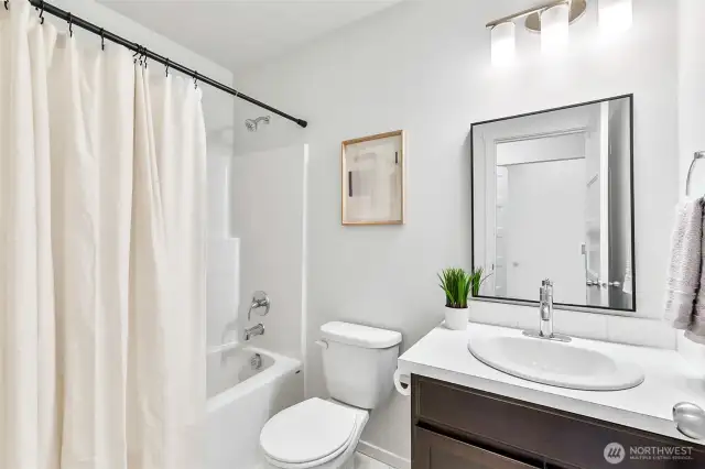 Photographs are for illustrative purposes only. Features, finishes, interior/exterior colors, landscaping and floorplan shown may vary from actual homes built.