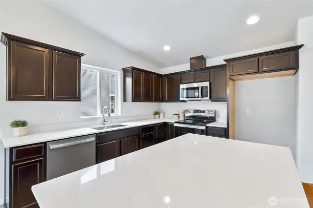 Photographs are for illustrative purposes only. Features, finishes, interior/exterior colors, landscaping and floorplan shown may vary from actual homes built.