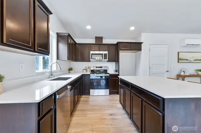 Photographs are for illustrative purposes only. Features, finishes, interior/exterior colors, landscaping and floorplan shown may vary from actual homes built.