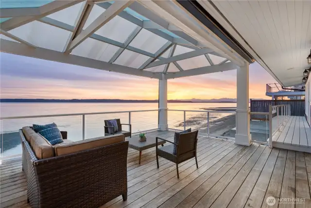 A prime western outlook means you can watch sunsets sparkle over the Sound.