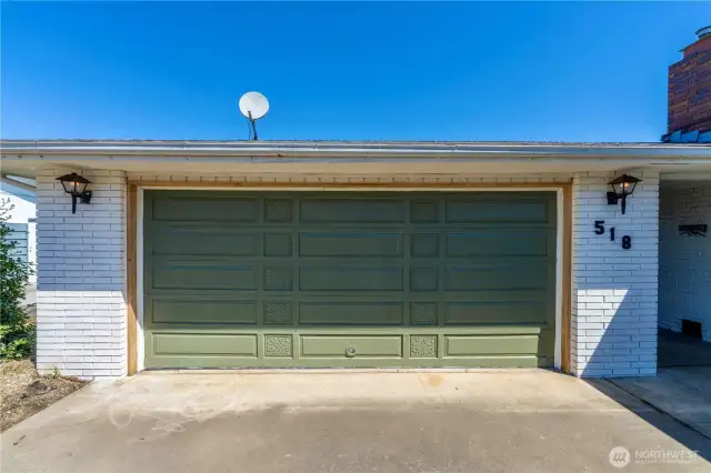 2/2 garages: 1340 total sqft of garage/shop space