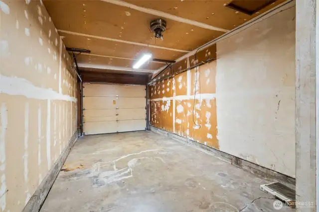 Tandem 2-car garage. Potential to add another bed/bath.