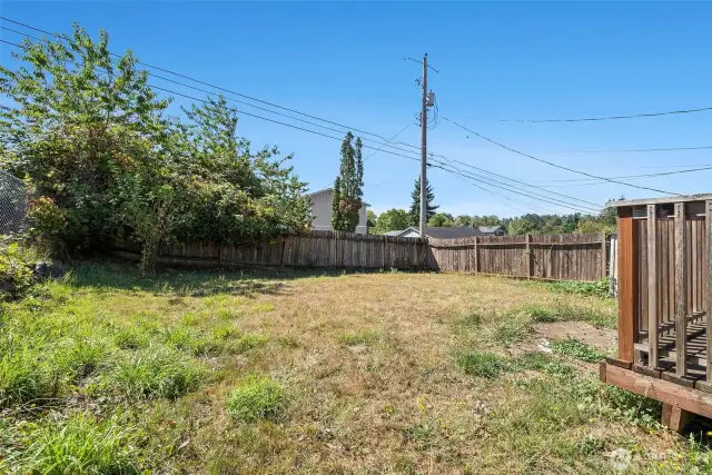 Large, fully fenced yard.