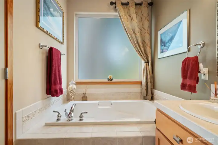 Jetted tub in Primary bath