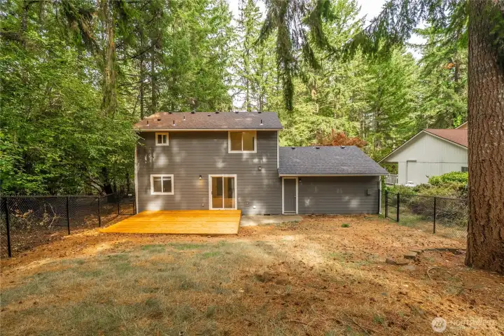 Great yard space for pets, entertaining and more!