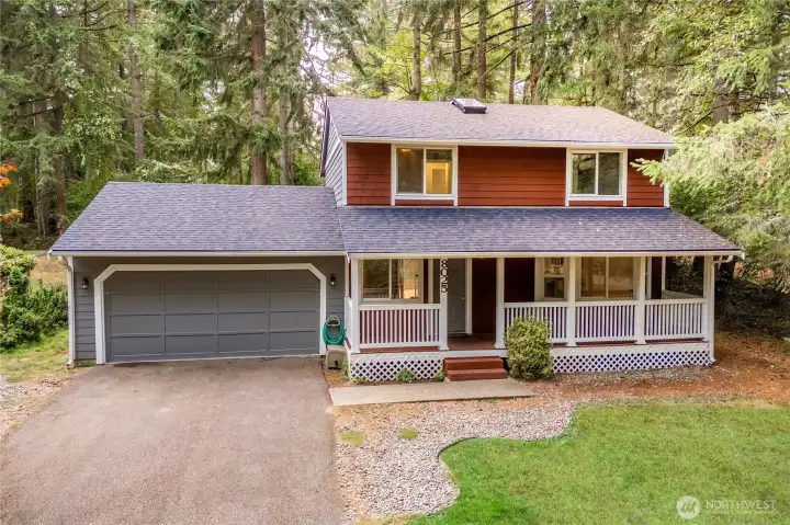 New roof & cleaned exterior! Move in ready!
