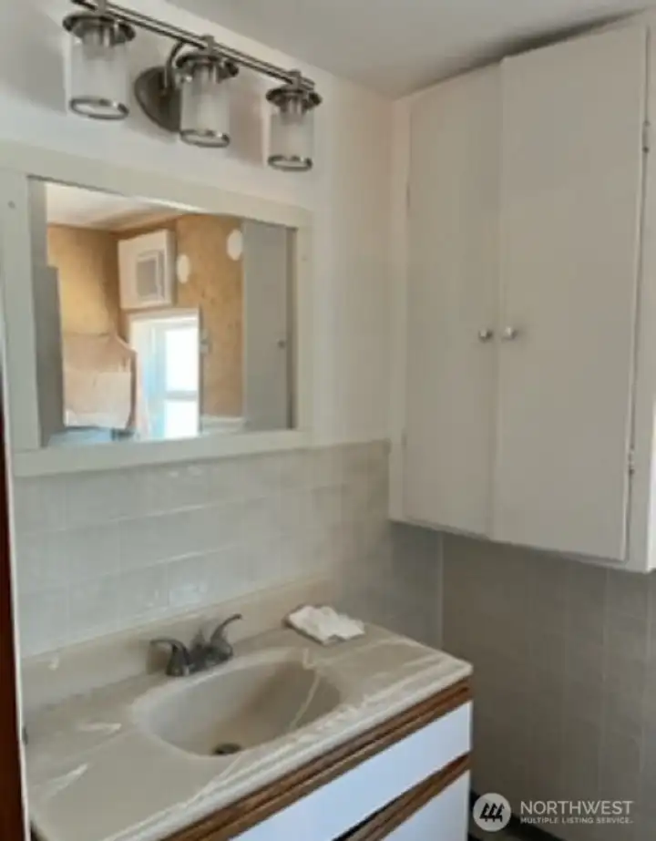 1135B Bathroom