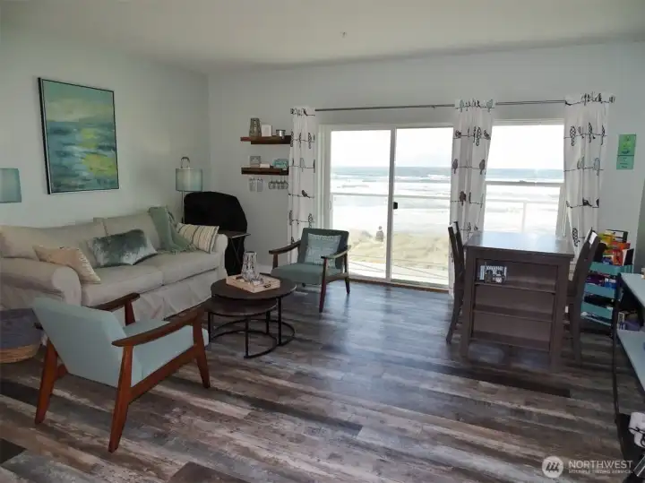 Living/Dining Room w/ comfortable furnishings.