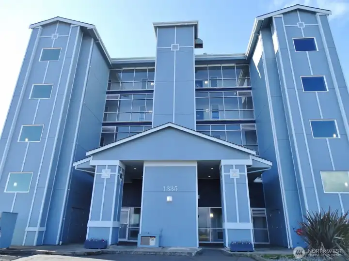 Front of this 5-story Ocean Crest South building.