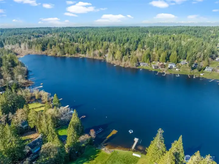 With amazing views of Lake Crescent, enjoy the peaceful settings of gorgeous blue waters colliding with the striking colors of the state's evergreen trees.