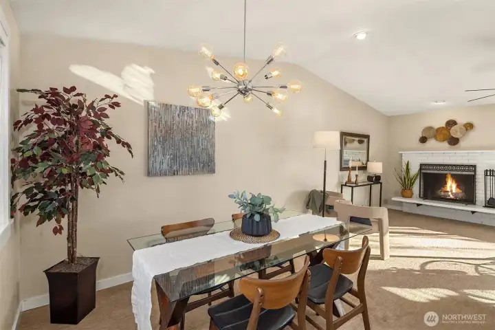 The dining room comfortably accommodates small or large groups with plenty of space to expand