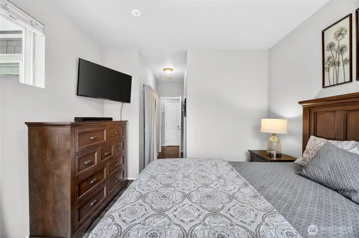 Home comes Fully Furnished!