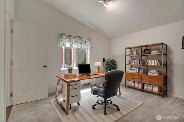 office / Bedroom (Virtual staged)