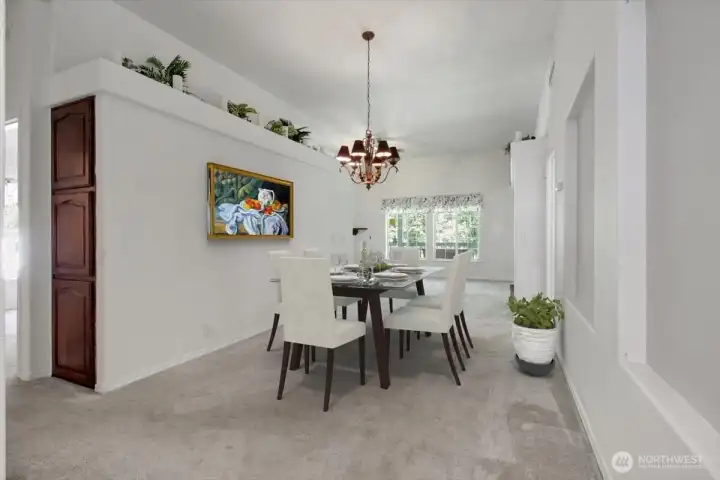 Dining area (Virtual staged)
