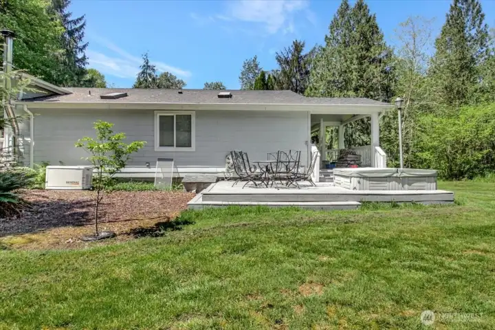 Outside Patio / Hot Tub