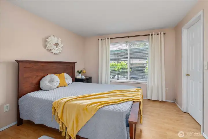 Large spacious bedroom