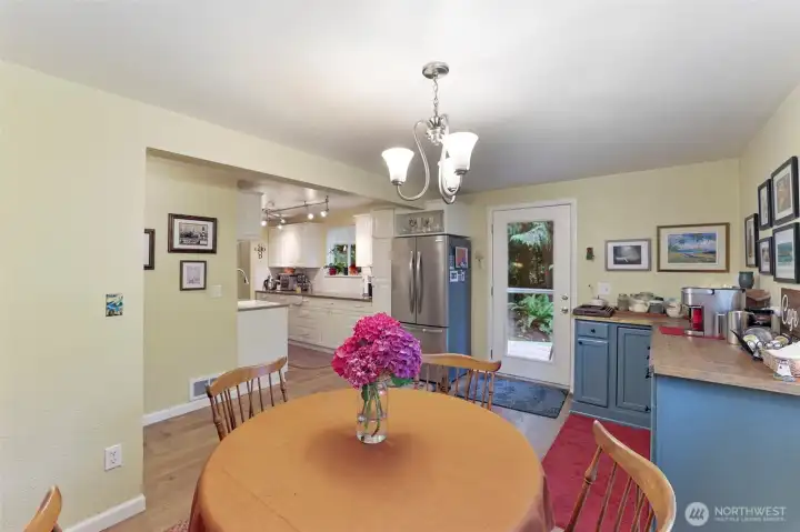 Dining room - lower level (look at lower entrance door) Dining room - lower level (look at lower entrance door)