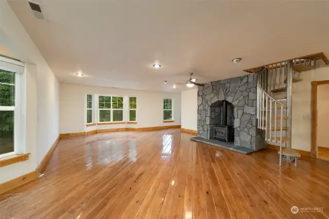 Great room on 2nd floor with propane fire place and kitchenette