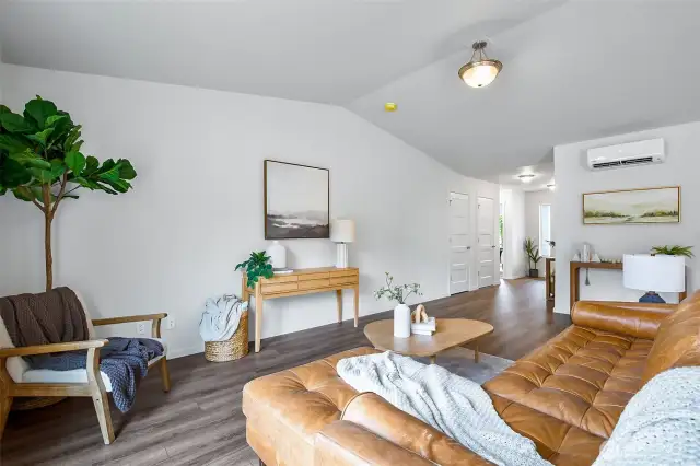 Photographs are for illustrative purposes only. Features, finishes, interior/exterior colors, landscaping and floorplan shown may vary from actual homes built.