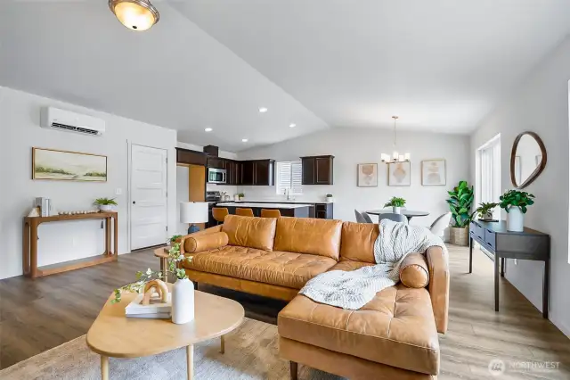 Photographs are for illustrative purposes only. Features, finishes, interior/exterior colors, landscaping and floorplan shown may vary from actual homes built.