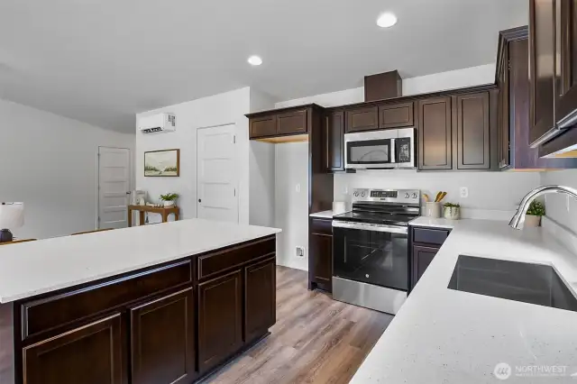 Photographs are for illustrative purposes only. Features, finishes, interior/exterior colors, landscaping and floorplan shown may vary from actual homes built.