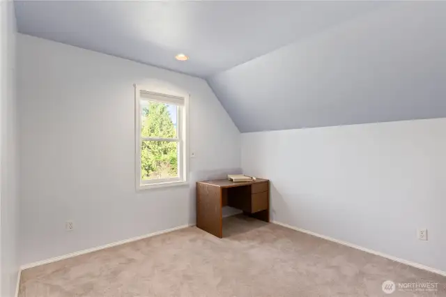 Office, playroom, 3rd bedroom?  You decide!
