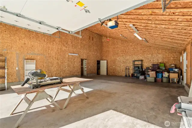 Need space for tools, hobbies, large or smaller projects?  You've found it!