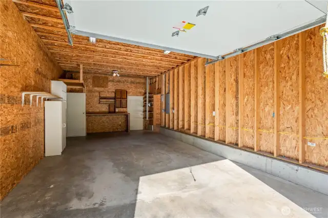 This 3rd bay comes with plenty of storage already built in.
