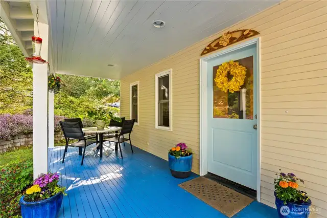 The perfect spot to hang out and chat with friends and family or enjoy your morning coffee.