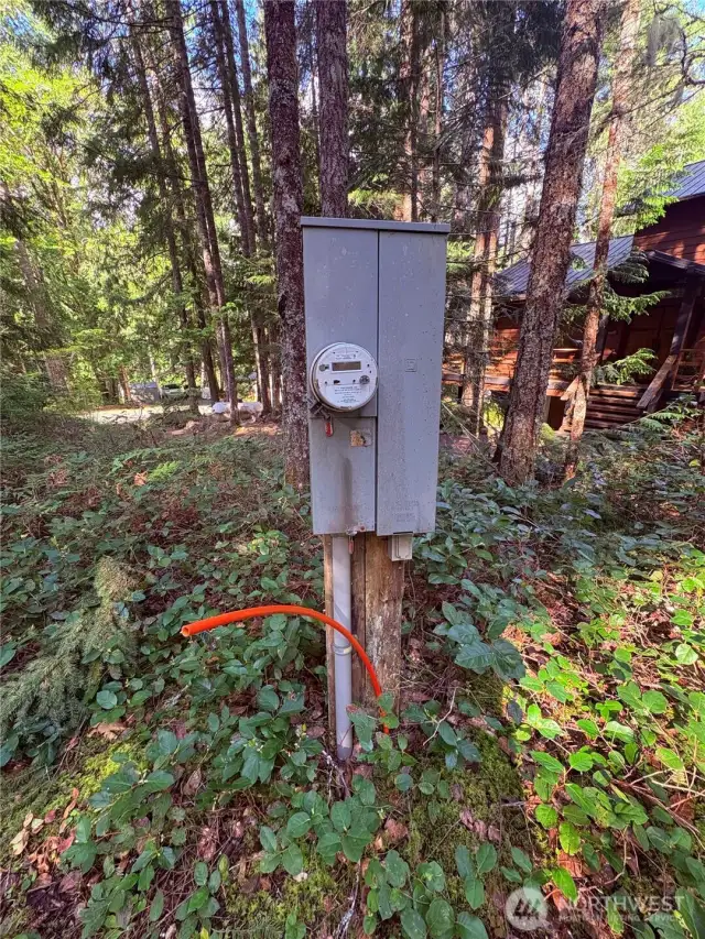 Power and Fiber optic internet (orange)