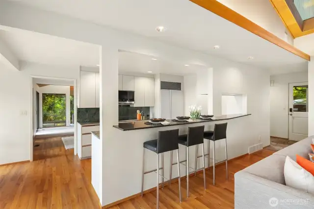 Open, social layout great for entertaining & everyday living alike!