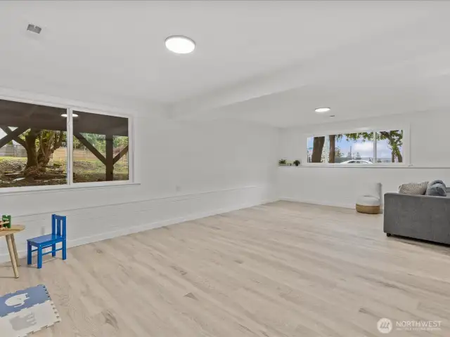Large family room, great for entertaining.