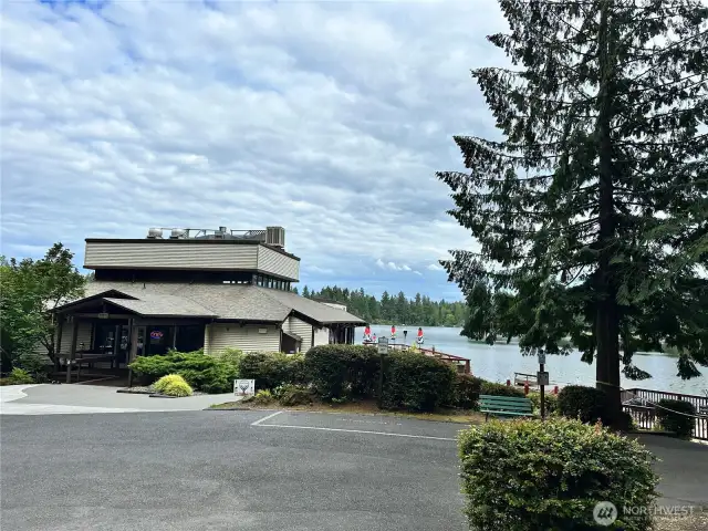 Lakeshore Restaurant - Dine with an exquisite