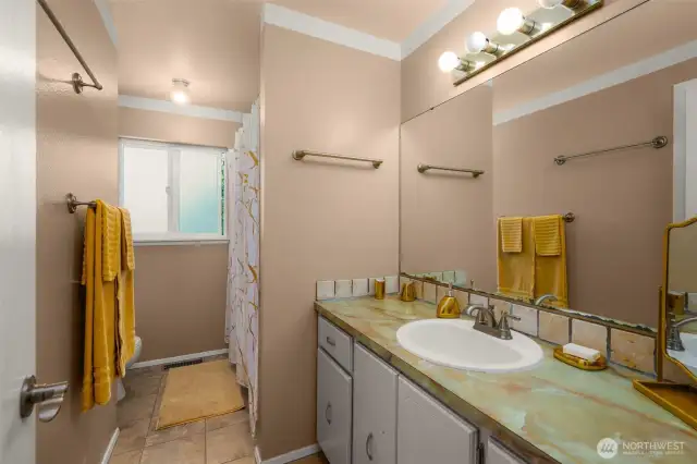 Main bath on main level