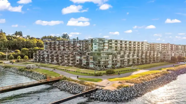 The latest condominium development in Point Ruston and the only building constructed entirely of steel and concrete.