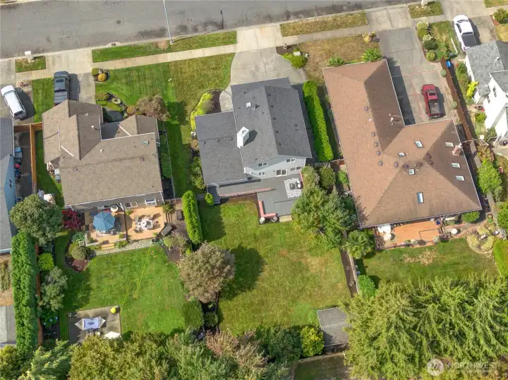 This 1,665 sq ft house (+ the 538 sq ft garage) is set on a 9,138 sq ft lot in a neighborhood with sidewalks and curbed streets.