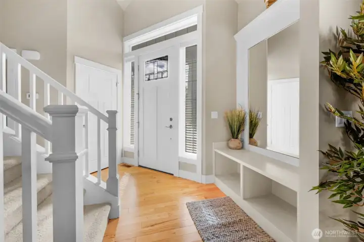 Front Foyer Lots of Light